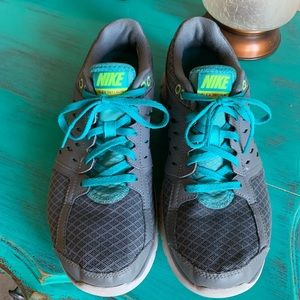 Nike Flex Tennis Shoes Size 9